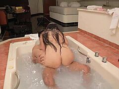 Seu padrasto te fode bem?