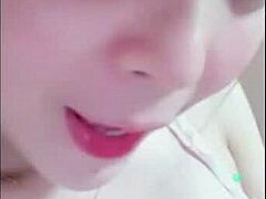 アジアンガールがBigo Liveで乳首をチラ見せ