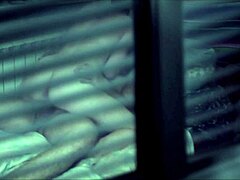 Peguei minha namorada traindo com um estranho na nossa cama pela câmera escondida