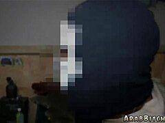 ¡Oh hombre, la cagué organizando este trío de 18+ con intercambio de semen en baile de strip universitario!