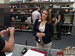 XXX Pawn - Καυτή κούκλα γαμιέται στο πίσω δωμάτιο