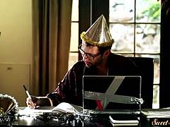 Glamour hatun klas foreplay sonrası sertçe amcık sikiliyor ve jizzediliyor, tam erotik filmde