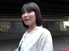 Garotas tailandesas com buceta peluda levam gozada cremosa