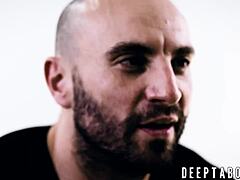 Očim jebe vročo pastorko trdo v intenzivnem tričku z stricem