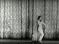 Wow! ヴィンテージショーガールが今ストリッピング！