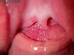 Mira primer plano extremo de coño apretado de joven 18+ poniéndose cremoso y follado