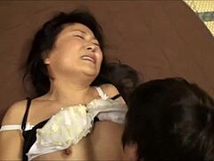 مثير لرؤيتها عارية في رحلة الينابيع الساخنة