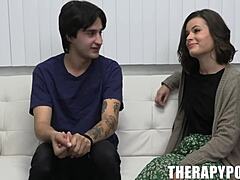 Rentoutumista stepveljen kanssa, mukana Aaliyah Love, Dharma Jones, Elias Cash