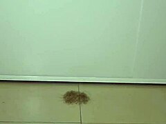 Кое предпочиташ—космата, подстригана или обръсната дебела милф путка?