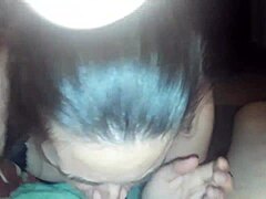 Η υπέροχη ξανθιά κοπέλα παίρνει τον σφιχτό κώλο της τρυπημένο σκληρά