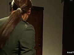 Shemale dominasi kedua-dua saintis dan pesakit dalam sesi kumpulan kinky liar. Ia jadi kuat cepat.