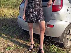 Bara chillade med fotfetischkul i naturen idag. Tonåring 18+ i klackar!