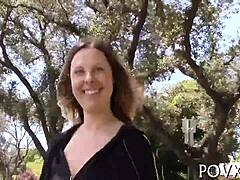 Pizda strâmtă a lui Kelsi Monroe în video blowjob POV gratuit