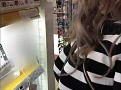 일본 히카리, 23세, 캐버렛 걸, 거대한 가슴으로 욕실에서 큰 자지 딥스로트하고 대량 사정 받아