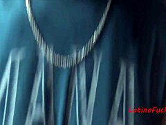 그 타이트한 라티노 게이 엉덩이 공공에서 박는 거 참을 수 없어