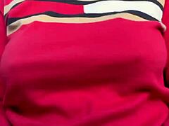 Busty ebony con areole enormi strofina tette fuori, cazzo non riesco a smettere di guardare