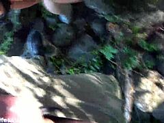 Опитвал ли си тайния плажен секс с капеща сперма по закръглена балонеста задница?