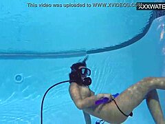 Lana Tanga liefert Unterwasser-Orgasmus am Pool