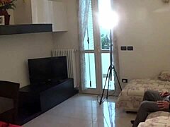 Ιταλίδα καυτή θεία γαμιέται σκληρά από νεαρό γαμιά