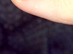 Dráždění velké kundy a klitorisu v domácím klipu