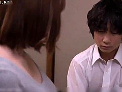 Japanischer Sexfilm mit untreuem Sohn in verbotenem Akt