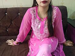 ساسور جي الهندي يسحق بهو بقوة في وضع الكلب!