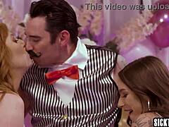 Kinky Spel Draait Uit Op Threesome Met Teen April Olsen Zuigend Op Lul en MILF Lauren Phillips Likkend Aan Kont