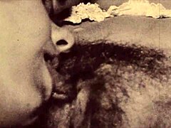 Pernah coba threesome vintage kayak kakek tua ini?