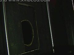 Helena Price : Mari filme voyeurs au gloryhole pendant que je suce du sperme de BBC