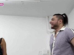 Ελληνικό Σχολικό Όργιο με Καυτές Έφηβες και Milfs! Ποιος Θα Έρθει;