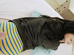 Yo... eh, pillé a mi hermanastro follándome el culo... ¡no me lo esperaba!