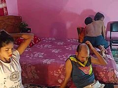 Desi college stelletjes Hanif, Popy, Sumona en Manik in hete groepseks