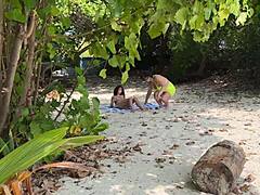 Pengintip mesum ngintip milf berdada besar