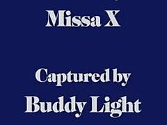 Дребна брюнетка тийнейджърка изневерява в чорапи, язди здраво за закачка със свършване.