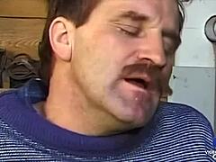 Дикий анал Элоди Шери в кладовке!