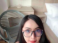 Nerdy azijka sa velikim sisama tvrdim jaše kurac za creampie - Xreindeers