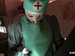 Hast du schon mal den kürzesten Anal-Fist mit einer Gummi-Krankenschwester probiert?