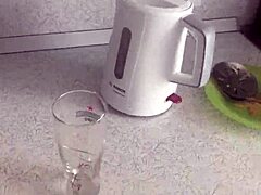 Blondi hottie nauttii isosta kyrvästä ulkona seikkailussa