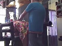 पड़ोसी के 18 साल के लड़के के साथ बीवी को चोदते हुए स्पाई कैमरे ने पकड़ा