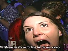 jarní prázdniny upskirt blikání s horkými prsy v Cancunu