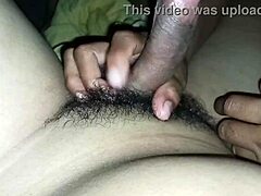 외로운 인도네시아 아내가 젊은 18+ 남자 정액 맛봐