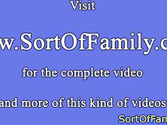 세상에! 가슴 큰 스쿼팅 쿠거가 젊은 놈한테 현실에서 세게 박히다