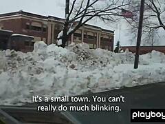 花花公子模特切尔西·阿林在沙漠中脱光衣服