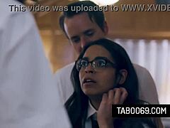 الفتاة الخجولة كيسي كالفيرت تتوسل لأخ الزوج أن ينيك صديقتها فيينا بلاك!