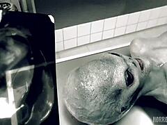 Roswell UFO-kosplay i extrem hardcore bondage!