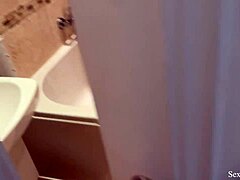 Дељење кревета са колегиницом претворило се у дивље јебање у хотелу