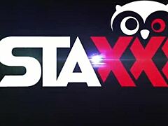 راهبات فاجرة في جوارب يلعبن بالطعام، جامح جداً! 😜