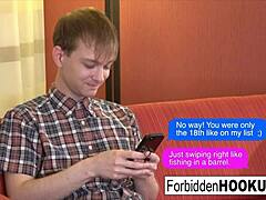 Busty blondine bliver kneppet af stedbrødrens massive pik