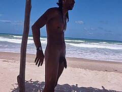 Priscila Belini og Joao Safado rå på nudiststrand