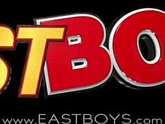 İlk gay deneyimi yoğun anal ve oral seksle